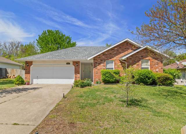 Property at 4247 W Madison St, Springfield, MO 65802, 3 beds, 2 baths