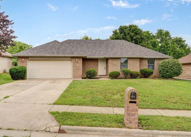 Property at 511 W Chestnut Rd, Nixa, MO 65714, 3 beds, 2 baths