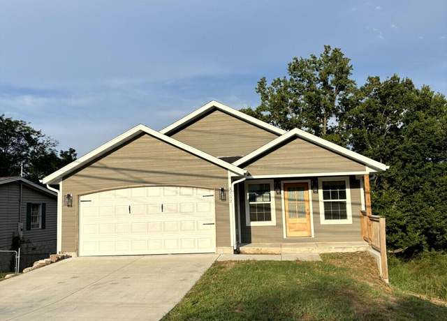 Property at 3152 Maple St, Hollister, MO 65672, 5 beds, 3 baths
