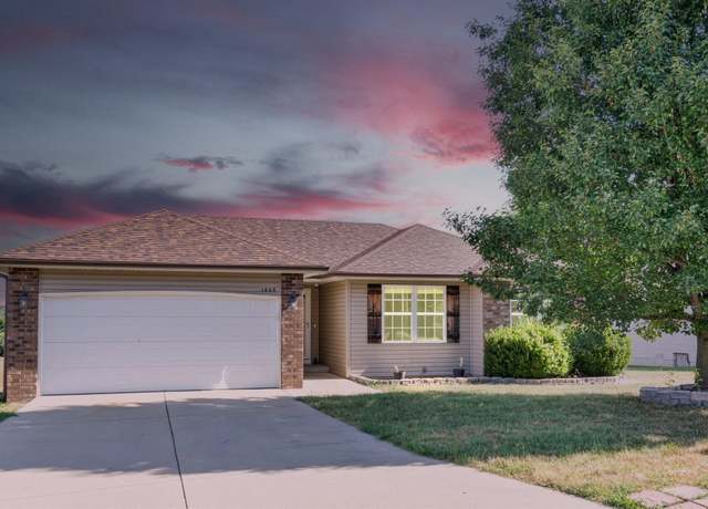 Property at 1603 W Robin St, Ozark, MO 65721, 3 beds, 2 baths