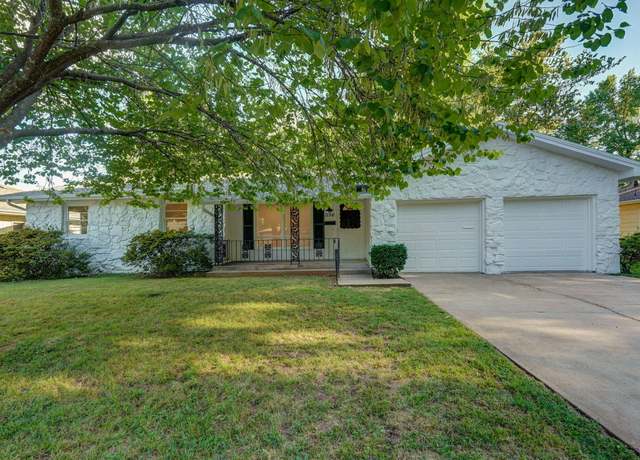 Property at 1156 E Greenwood St, Springfield, MO 65807, 3 beds, 2 baths