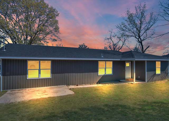 Property at 137 Pinewood Dr, Reeds Spring, MO 65737, 4 beds, 2 baths