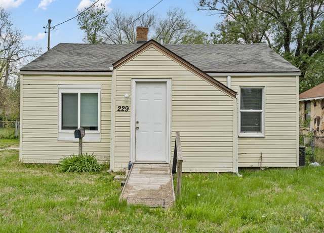 Property at 229 N Scenic Ave, Springfield, MO 65802, 2 beds, 1 bath