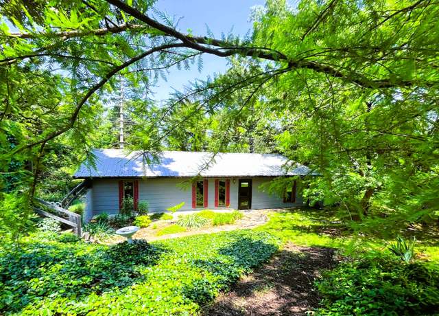 Property at 1605 Chappell Dr, Cassville, MO 65625, 4 beds, 2 baths