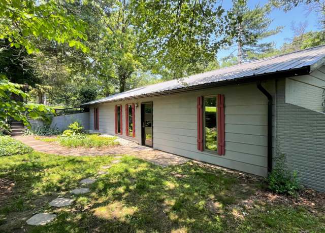 Property at 1605 Chappell Dr, Cassville, MO 65625, 4 beds, 2 baths