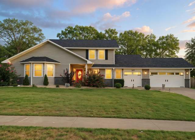 Property at 1612 Point Royale Drive Dr, Branson, MO 65616, 4 beds, 2.5 baths