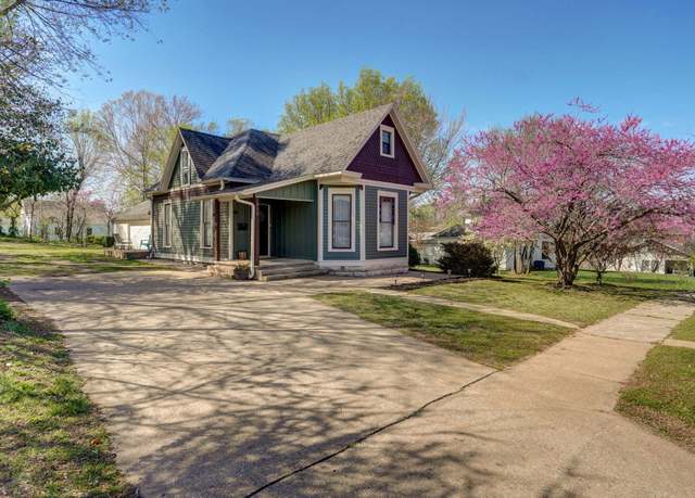Property at 515 E Center St, Mt Vernon, MO 65712, 3 beds, 2 baths