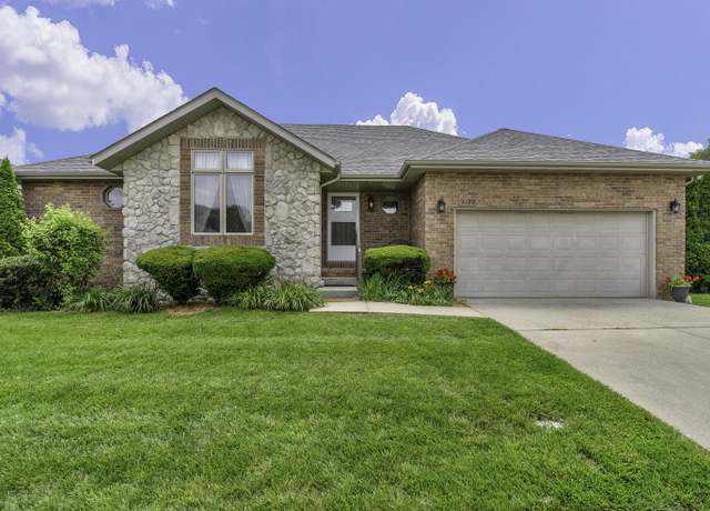 Property at 2122 W Village Ter, Springfield, MO 65810, 5 beds, 3 baths