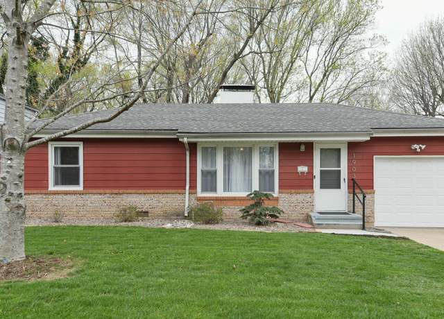 Property at 1903 S Robberson Ave, Springfield, MO 65807, 3 beds, 1.5 baths