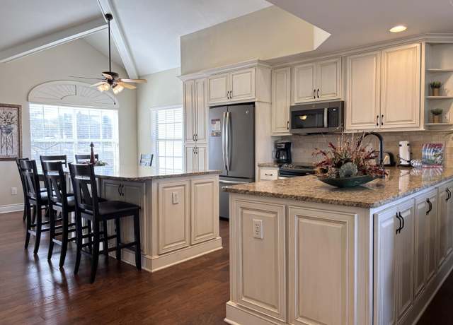 Property at 300 Glory Road Rd Bldg 1 Unit 5, Branson, MO 65616, 3 beds, 3 baths