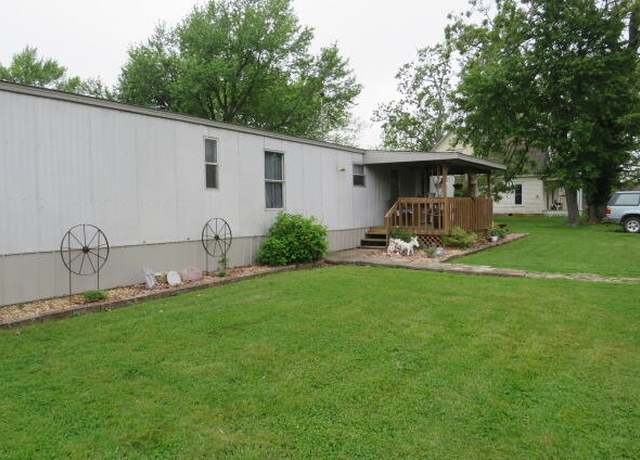 Property at 136 E Kanel Ave, Seymour, MO 65746, 3 beds, 1.5 baths