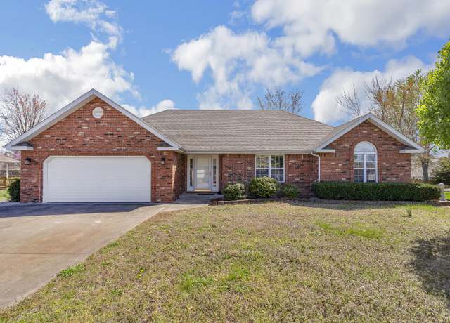 Property at 2380 W Cambridge St, Bolivar, MO 65613, 3 beds, 2 baths