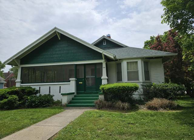 Property at 430 W Pleasant St, Aurora, MO 65605, 3 beds, 1.5 baths