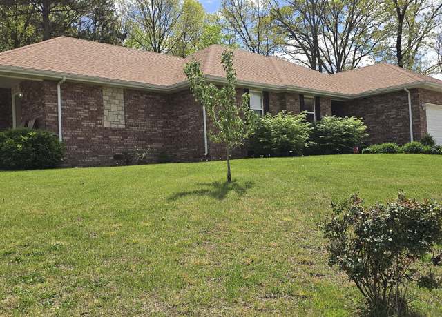 Property at 200 Hillcrest Ave, Cabool, MO 65689, 4 beds, 4 baths