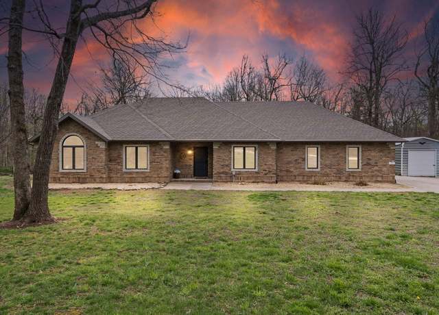Property at 4660 E Red Oak Ln, Springfield, MO 65803, 3 beds, 2 baths