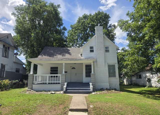 Property at 134 W Pleasant St, Aurora, MO 65605, 5 beds, 3 baths