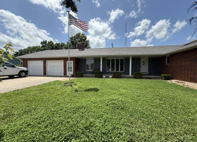 Property at 1301 W Blair Dr, Stockton, MO 65785, 4 beds, 3.5 baths