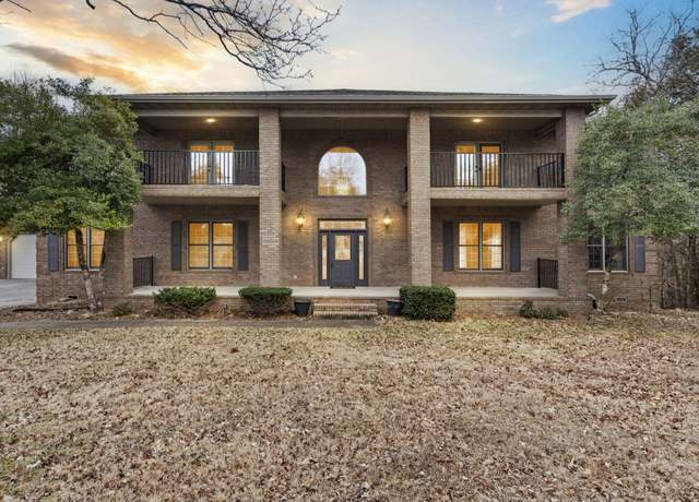 Property at 1013 Silvercrest Pl, Reeds Spring, MO 65737, 9 beds, 4.5 baths