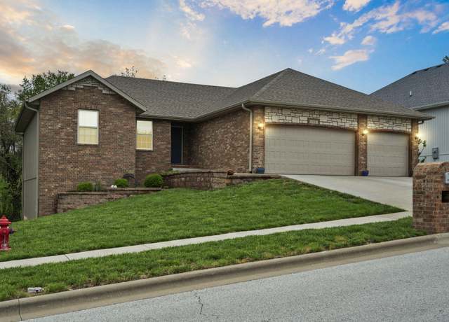 Property at 1093 E Lakota St, Nixa, MO 65714, 5 beds, 3 baths