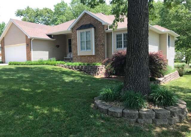 Property at 404 Covey Dr, West Plains, MO 65775, 5 beds, 3 baths