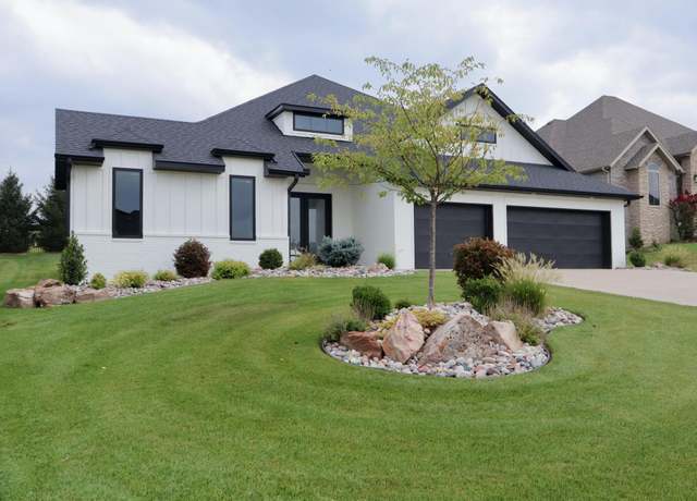 Property at 4635 E Forest Trails Dr, Springfield, MO 65809, 4 beds, 3.5 baths