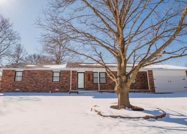 Property at 1108 Highland Ter, Bolivar, MO 65613, 3 beds, 2 baths