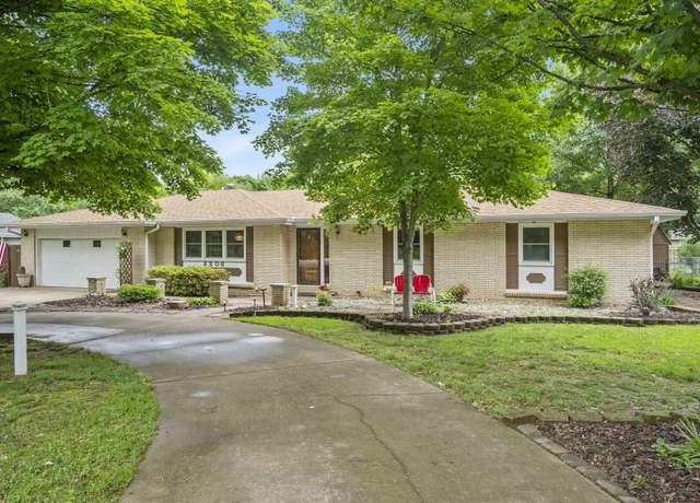 Property at 3206 W Grayrock Dr, Springfield, MO 65810, 4 beds, 3 baths