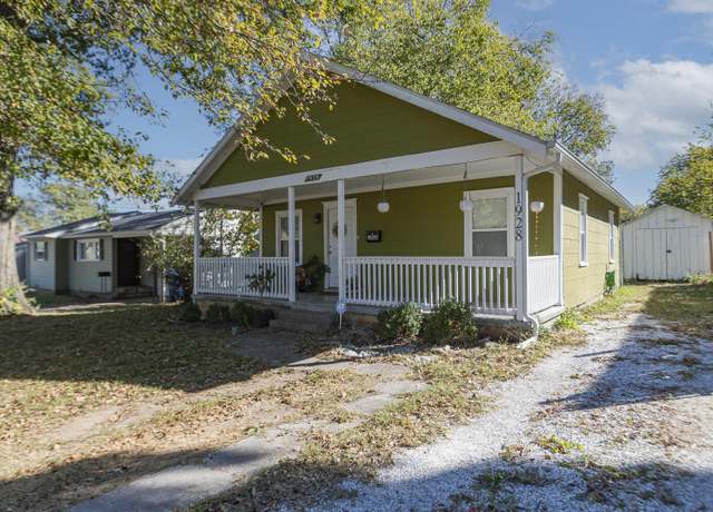 Property at 1928 W Olive St, Springfield, MO 65802, 2 beds, 1 bath
