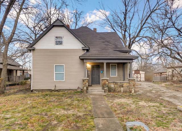 Property at 1511 W Florida St, Springfield, MO 65803, 4 beds, 1 bath