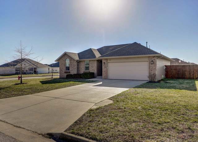 Property at 117 N Walnut Ave, Rogersville, MO 65742, 3 beds, 2 baths