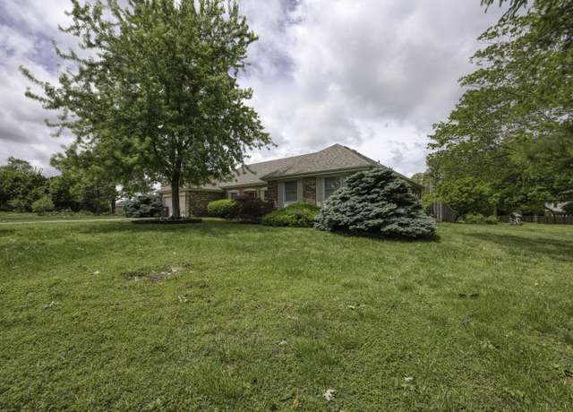 Property at 1625 Jay Ct, Aurora, MO 65605, 4 beds, 3.5 baths