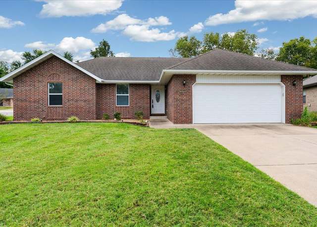 Property at 3432 W Shawnee Dr, Springfield, MO 65810, 3 beds, 2 baths
