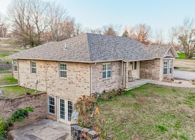 Property at 107 N Spring St, Cassville, MO 65625, 3 beds, 3 baths