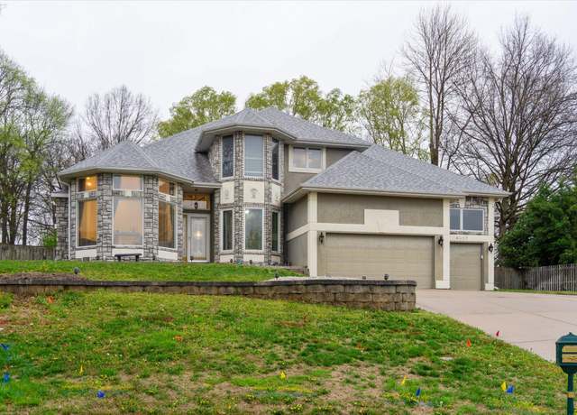 Property at 4027 E Dardenelle Pl, Springfield, MO 65809, 4 beds, 4 baths