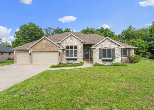 Property at 1400 S Charles Pl, Bolivar, MO 65613, 3 beds, 2.5 baths