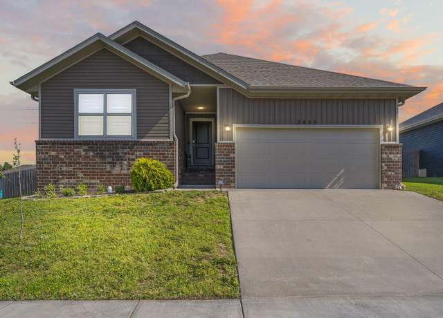 Property at 2433 W Twin Lakes Dr, Springfield, MO 65803, 3 beds, 2 baths