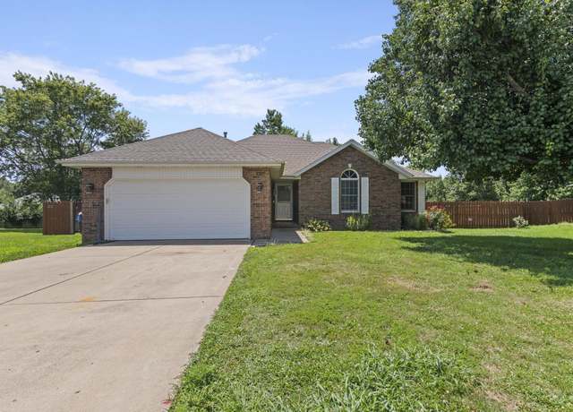 Property at 3636 W Shawnee Dr, Springfield, MO 65810, 4 beds, 2 baths