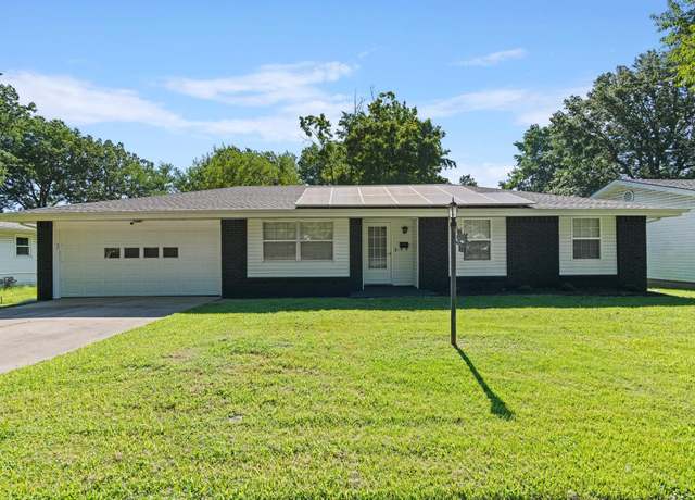 Property at 712 S Grandview Ave, Springfield, MO 65802, 3 beds, 2 baths