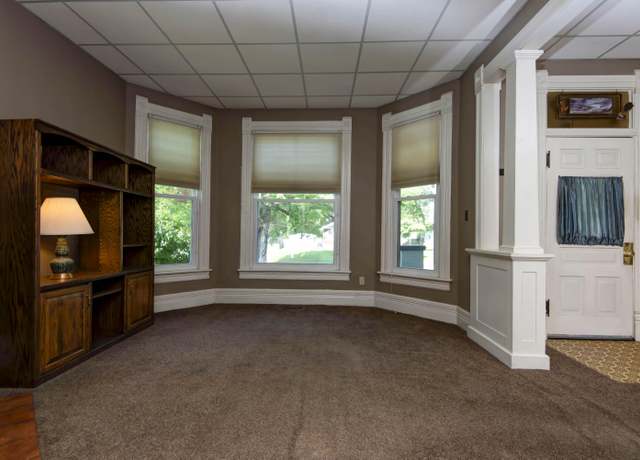 Property at 1414 N Clay Ave, Springfield, MO 65802, 3 beds, 1 bath