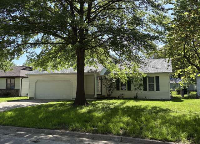 Property at 2521 S Regina Ave, Springfield, MO 65807, 3 beds, 2 baths