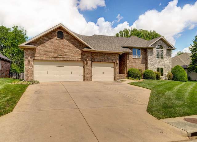 Property at 731 S Long Dr, Springfield, MO 65802, 4 beds, 2.5 baths