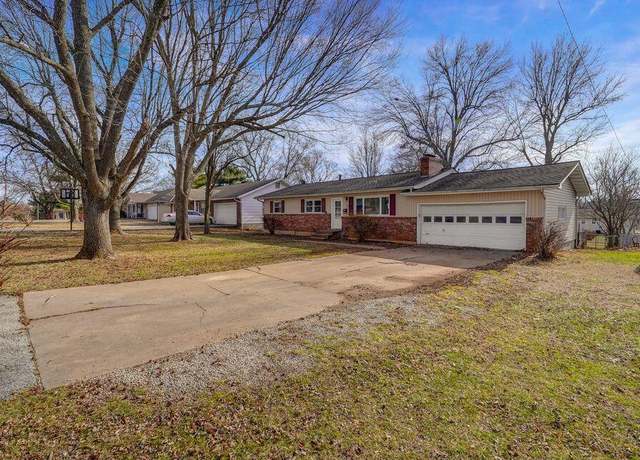 Property at 3138 W Crestview St, Springfield, MO 65807, 4 beds, 3 baths