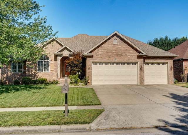 Property at 1401 N Chapel Dr, Springfield, MO 65802, 5 beds, 3.5 baths