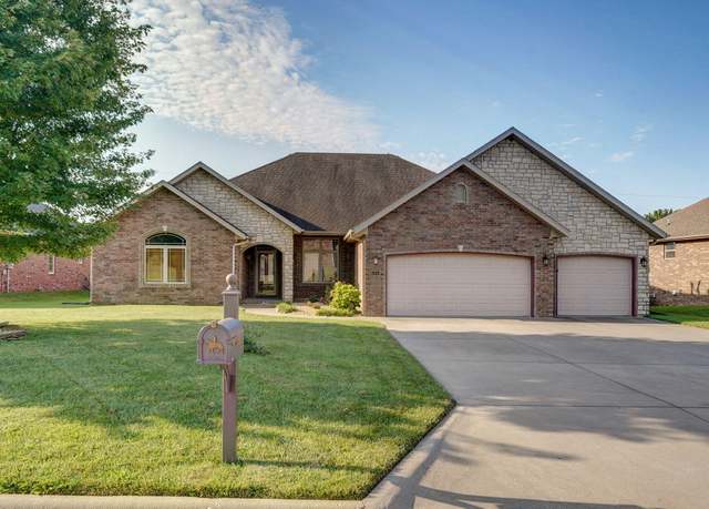 Property at 5250 E Wild Horse Dr, Springfield, MO 65802, 4 beds, 3 baths