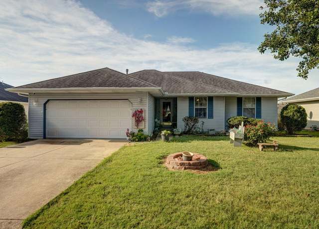 Property at 3004 W Knob Hill St, Springfield, MO 65810, 3 beds, 2 baths