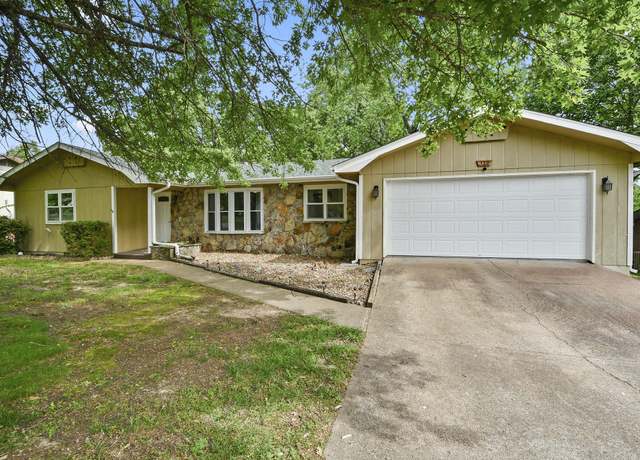 Property at 139 Eagle Rock Rd, Branson, MO 65616, 3 beds, 2 baths