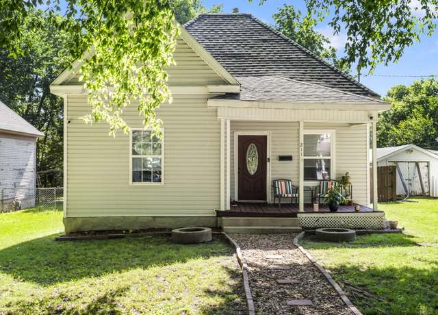 Property at 2116 N Main Ave, Springfield, MO 65803, 3 beds, 1 bath