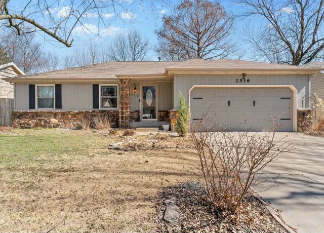 Property at 2516 S Regina Ave, Springfield, MO 65807, 3 beds, 2 baths