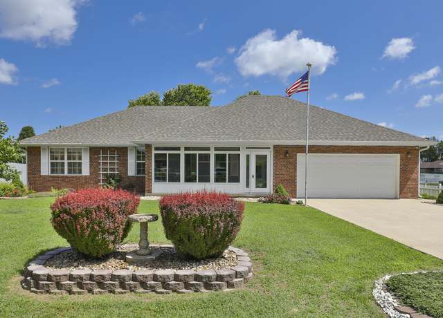 Property at 745 E Lindon St, Bolivar, MO 65613, 3 beds, 2 baths