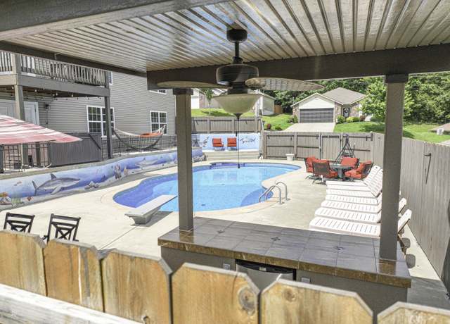 Property at 440 Spring Meadow Pkwy, Branson, MO 65616, 5 beds, 3 baths